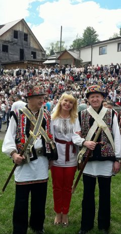 "Сила права" у Чернівцях допомагає біженцям, воїнам АТО та сім'ям загиблих "Сила права" у Чернівцях допомагає біженцям, воїнам АТО та сім'ям загиблих