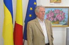 Картини чернівецького пейзажиста прикрасили стіни Генерального консульства Румунії в Чернівцях Картини чернівецького пейзажиста прикрасили стіни Генерального консульства Румунії в Чернівцях
