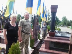 У Чернівцях на алеї загиблих АТОвців висадили вічнозелені туї У Чернівцях на алеї загиблих АТОвців висадили вічнозелені туї