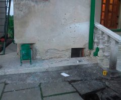 У НОВОСЕЛИЦЬКОМУ РАЙОНІ НА БУКОВИНІ НЕВІДОМИЙ КИНУВ ГРАНАТУ НА ПОДВІР'Я МІСЦЕВОГО ПІДПРИЄМЦЯ У НОВОСЕЛИЦЬКОМУ РАЙОНІ НА БУКОВИНІ НЕВІДОМИЙ КИНУВ ГРАНАТУ НА ПОДВІР'Я МІСЦЕВОГО ПІДПРИЄМЦЯ