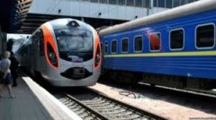 Потяг Чернівці-Сучава курсуватиме двічі на день. Ціна квитка 5 евро Потяг Чернівці-Сучава курсуватиме двічі на день. Ціна квитка 5 евро