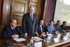 Голова Чернівецької ОДА Олександр Фищук турбується про санаторно-курортне оздровлення АТОвців. Натомість голова облради Іван Мунтян віддає санаторій "Брусниця" румунам Голова Чернівецької ОДА Олександр Фищук турбується про санаторно-курортне оздровлення АТОвців. Натомість голова облради Іван Мунтян віддає санаторій "Брусниця" румунам