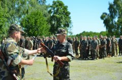 На полігоні «Прибан» буковинці склали військову присягу та отримали особисту бойову зброю На полігоні «Прибан» буковинці склали військову присягу та отримали особисту бойову зброю