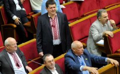 Чернівецькі депутати-мажоритарники частіше голосують проти своїх партійних колег, аніж проти колег-земляків з інших партій Чернівецькі депутати-мажоритарники частіше голосують проти своїх партійних колег, аніж проти колег-земляків з інших партій