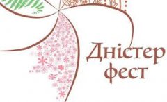 Скандал на «Дністер-фесті»: журналістка з Чернівців заявила музиканту, що «в Україні нема війни» Скандал на «Дністер-фесті»: журналістка з Чернівців заявила музиканту, що «в Україні нема війни»