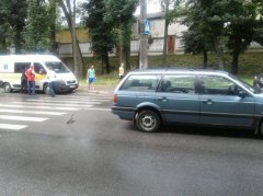 У Чернівцях на дівчину наїхав «Volkswagen Passat» У Чернівцях на дівчину наїхав «Volkswagen Passat»