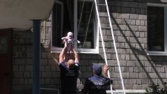 У Чернівцях горіла багатоповерхівка: врятовано 3 людей, 5 - евакуйовано У Чернівцях горіла багатоповерхівка: врятовано 3 людей, 5 - евакуйовано