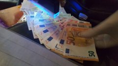 На хабарі 1350 євро затримано посадовця Державного архіву Чернівецької області На хабарі 1350 євро затримано посадовця Державного архіву Чернівецької області