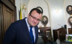 Чернівецькі депутати підняли зарплати «простим людям» Чернівецькі депутати підняли зарплати «простим людям»