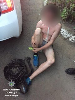 Патрульні Чернівців вгамували чоловіка, який наніс тілесні ушкодження громадянам Патрульні Чернівців вгамували чоловіка, який наніс тілесні ушкодження громадянам