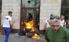 На Грушевського розгромили магазин, де стерли графіті На Грушевського розгромили магазин, де стерли графіті