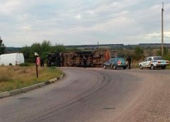 В Атаках перекинулася вантажівка В Атаках перекинулася вантажівка