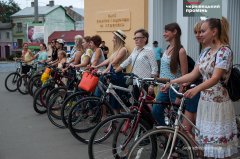 Велопарад у Чернівцях серед дівчат Велопарад у Чернівцях серед дівчат