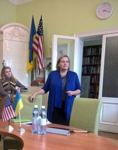 Рукою до США. Як чернівчанам виграти грін-карту Рукою до США. Як чернівчанам виграти грін-карту