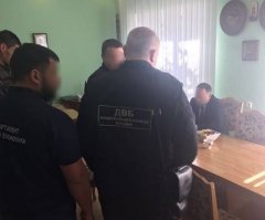 У ЧЕРНІВЦЯХ ЗАТРИМАЛИ ГОЛОВНОГО ЛІСІВНИКА БУКОВИНИ ПІД ЧАС СПРОБИ ПІДКУПУ ПОСАДОВЦЯ ПОЛІЦІЇ У ЧЕРНІВЦЯХ ЗАТРИМАЛИ ГОЛОВНОГО ЛІСІВНИКА БУКОВИНИ ПІД ЧАС СПРОБИ ПІДКУПУ ПОСАДОВЦЯ ПОЛІЦІЇ