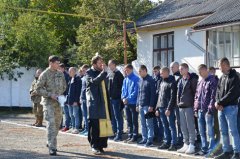 На Буковині відправили першу цієї осені партію юнаків на строкову службу На Буковині відправили першу цієї осені партію юнаків на строкову службу