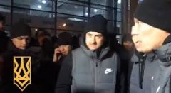 Ультрас зупинили автобус "Шахтаря" і з погрозами "наїхали" на футболістів Ультрас зупинили автобус "Шахтаря" і з погрозами "наїхали" на футболістів