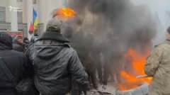 Сутичка між активістами й поліцією під Верховною Радою Сутичка між активістами й поліцією під Верховною Радою